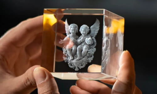 Precise engraving in glass
